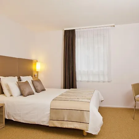 Sejours & Affaires Kleber 2*